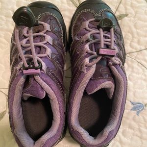Keen girls hiking shoes
